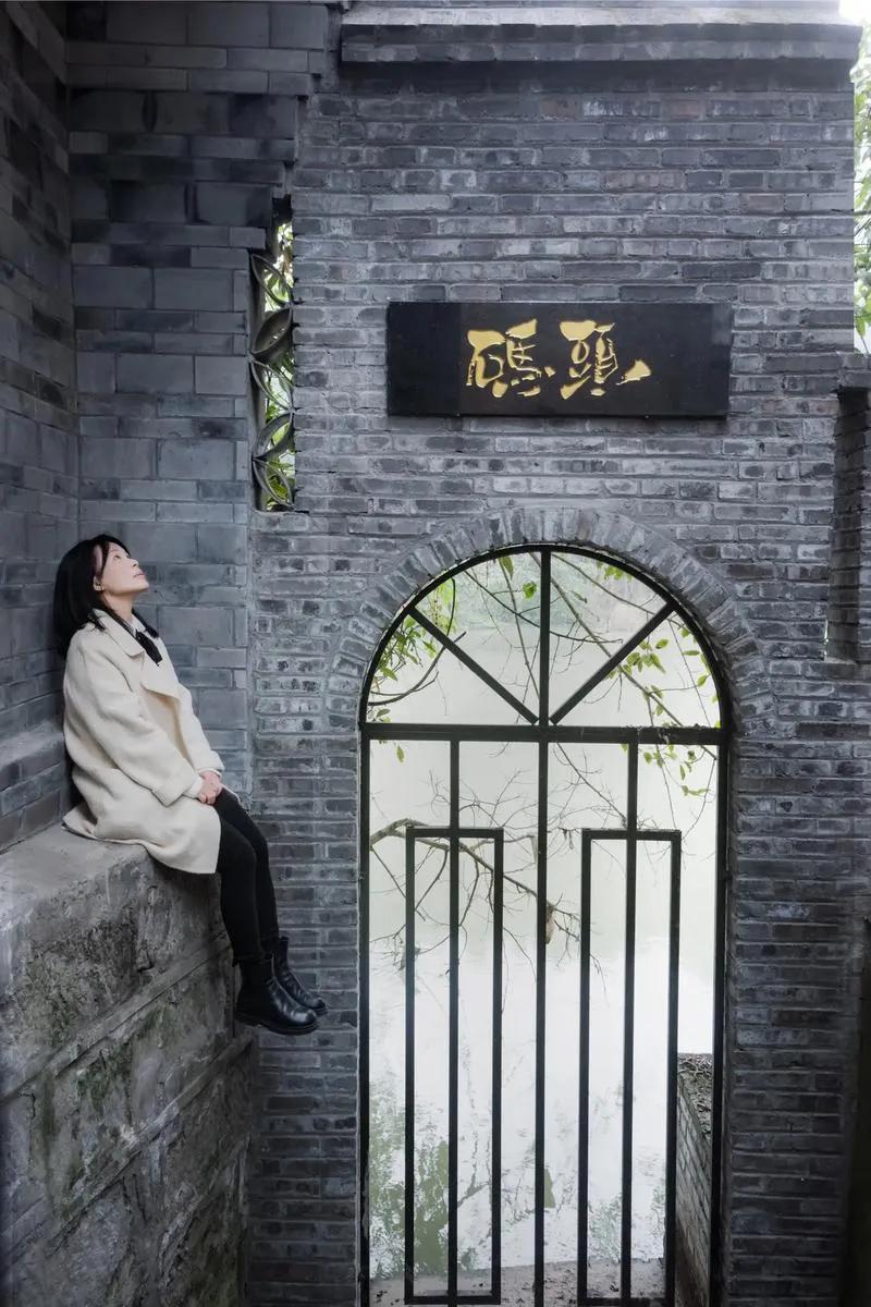 上联：？？？
下联：伤心失落即翻篇。