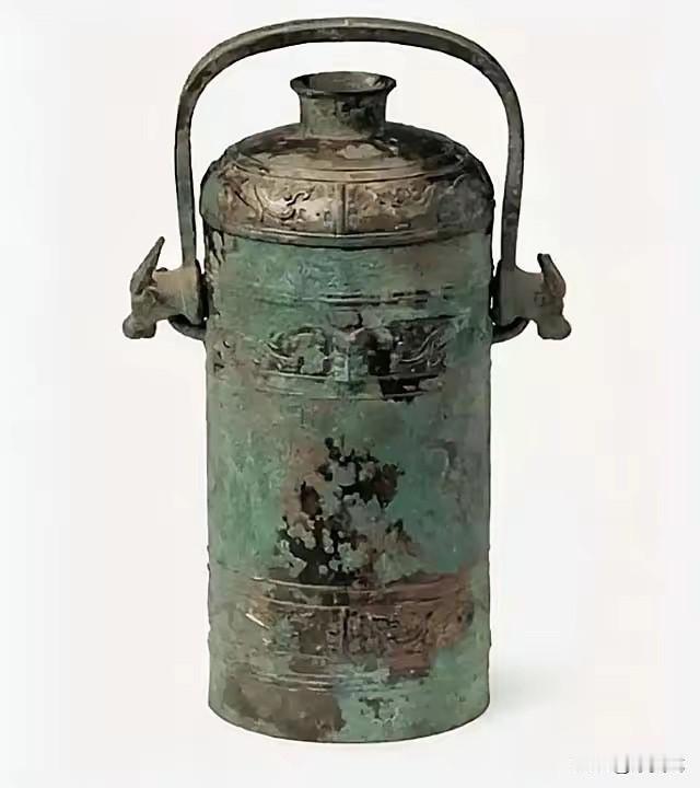 1967年9月的一天，甘肃两个农民在一个山洞里发现了一个“暖水瓶”，然后便做了一