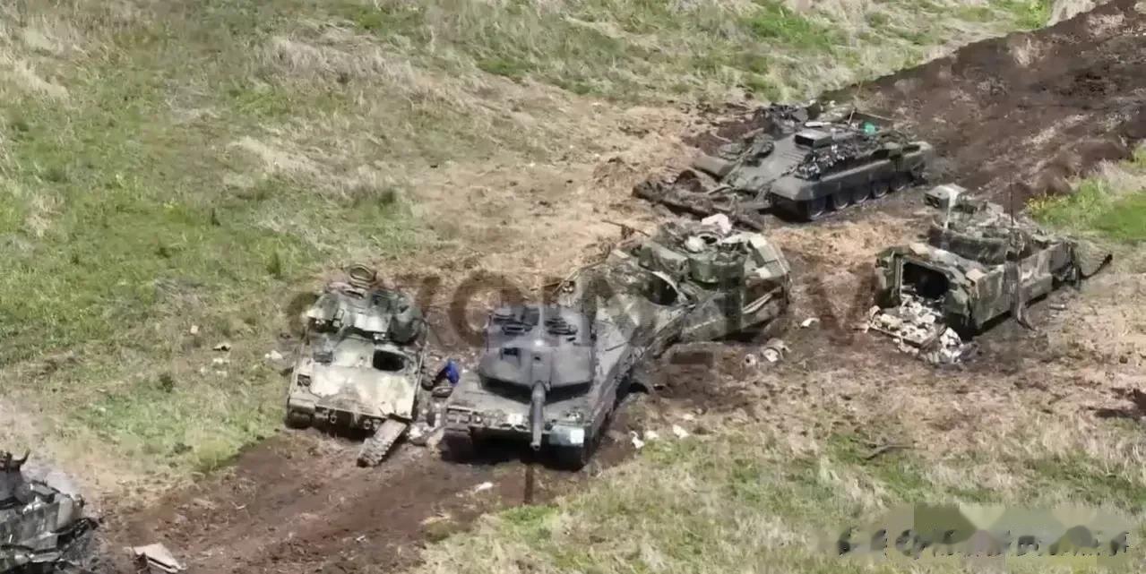 这是最牛的高清图，世界上排名前3的豹2A6坦克和“布莱德利”步兵战车!被俄军打成