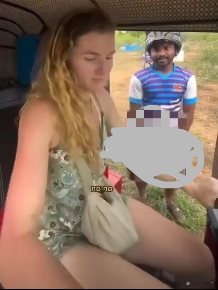 印度一男子光天化日之下竟对一名欧洲女游客做出不雅动作，气的女游客破口大骂！
消息