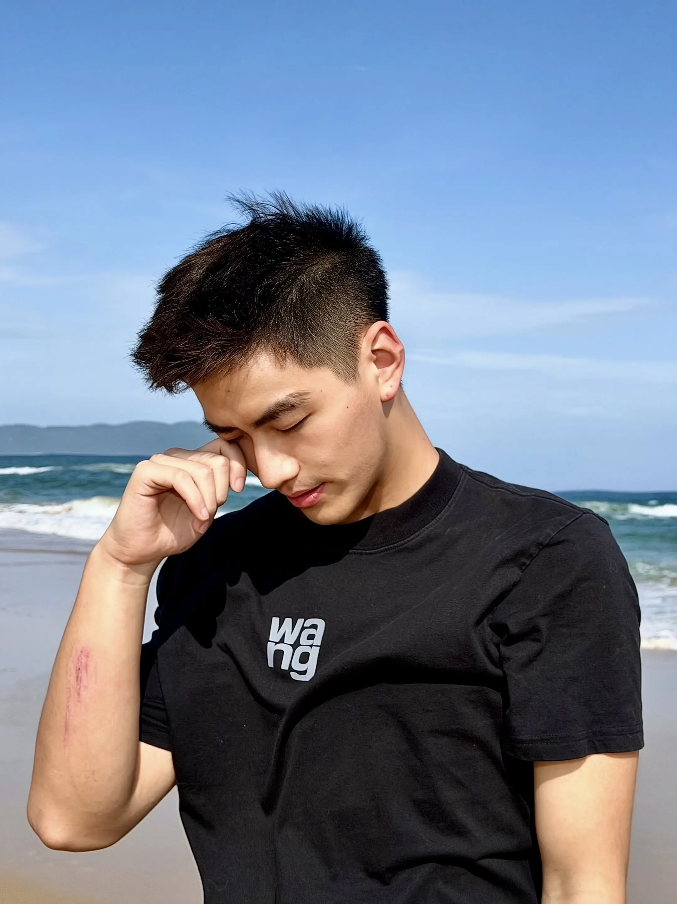 那天我经过一片花园 可是你不在。