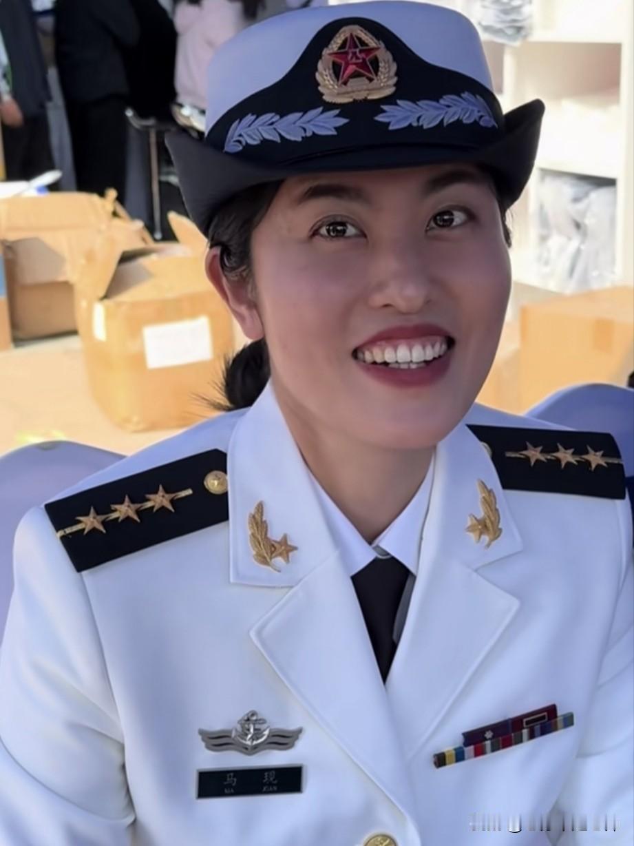 国防科技大学毕业的新生，一出来就是上尉（连级）吗？图片上（视频截图）这位海军女军