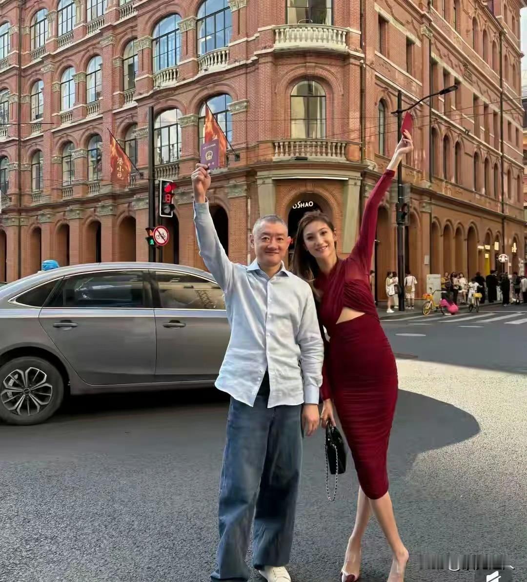 消失多年的“京城四少”汪雨领证了！新娘比他小18岁，还是个白富美
 
还记得当年