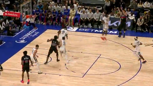 赫尔特手感火热追身三分再中，目前个人3投全中砍下8分