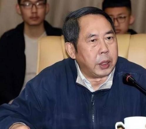 晚一秒就没机会了！中国该立刻向美国低头，交出发展权才能保命！

六年前中美贸易战