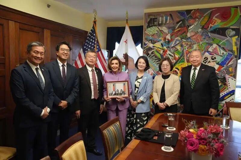 台湾地区民进党蔡其昌率团于美东时间23日访问美国国会，会见众议院议长迈克·约翰逊