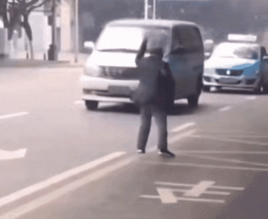 碰瓷该立法了，这种就该定性为敲诈勒索罪