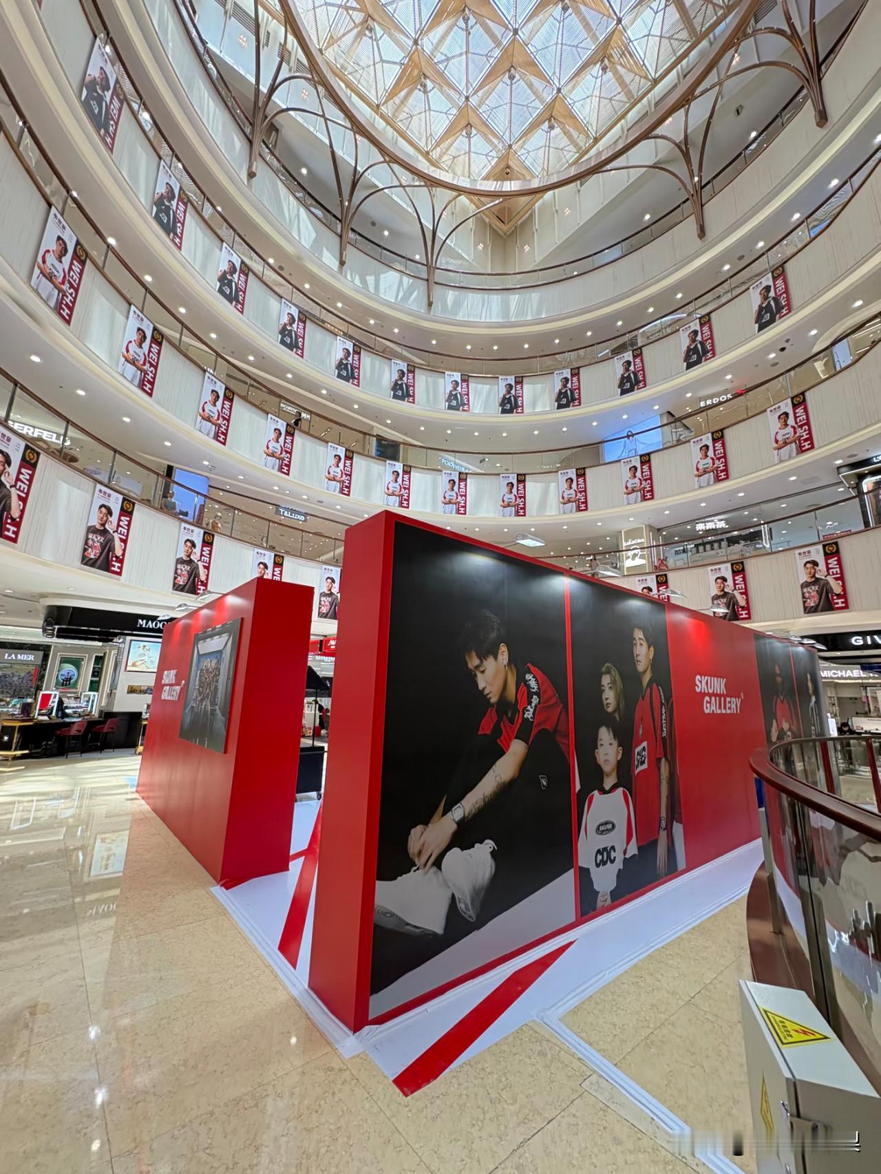 skunkgallerk韦世豪潮牌成都首店
6月22日在成都春熙路王府井开业
衣