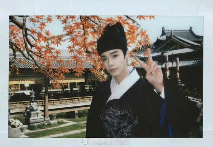 何与萧靖西拍立得，期待萧靖西