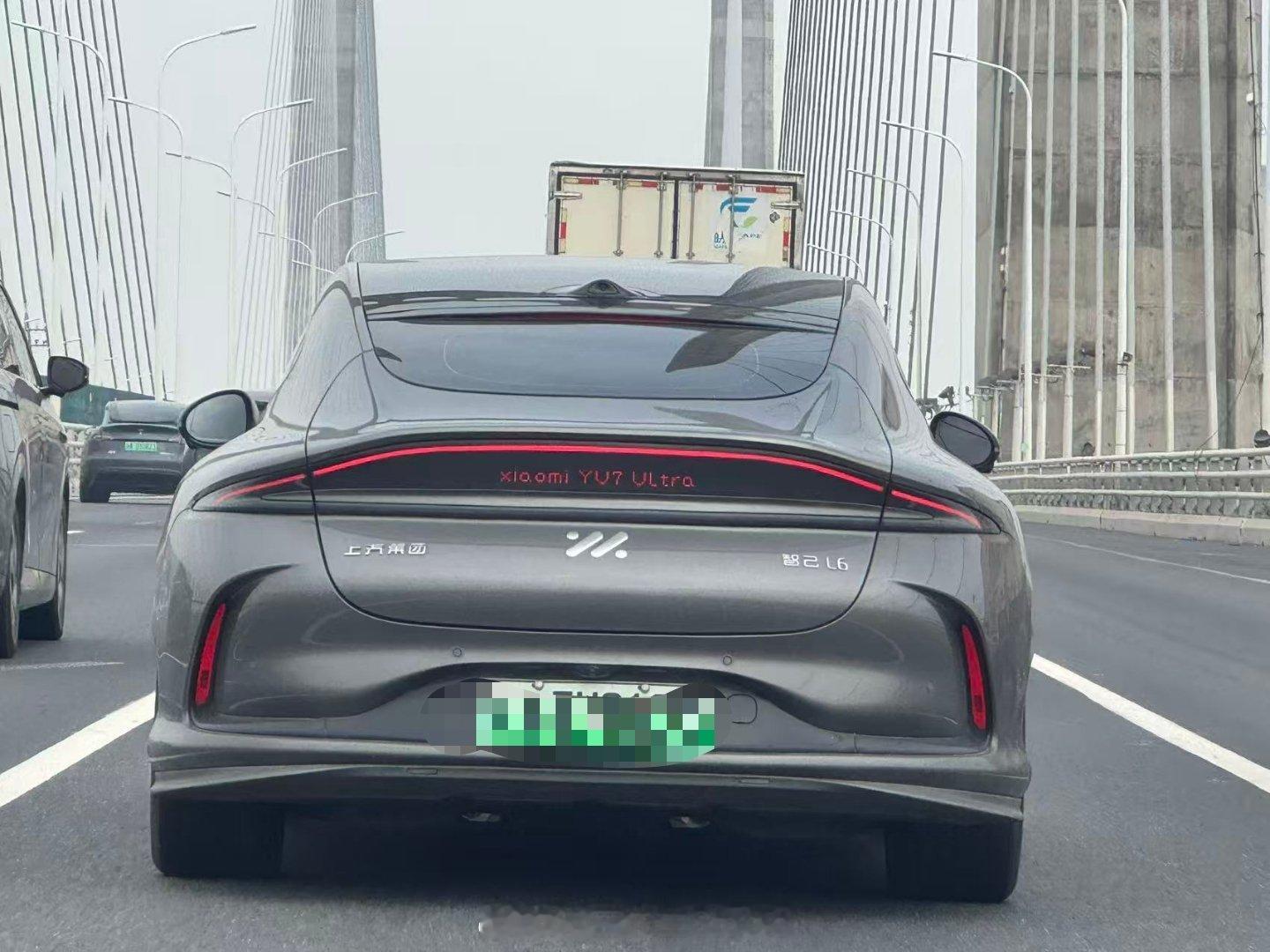 现在智己的尾灯让人玩儿出花了[允悲]这个city不city a看的我CPU都快烧