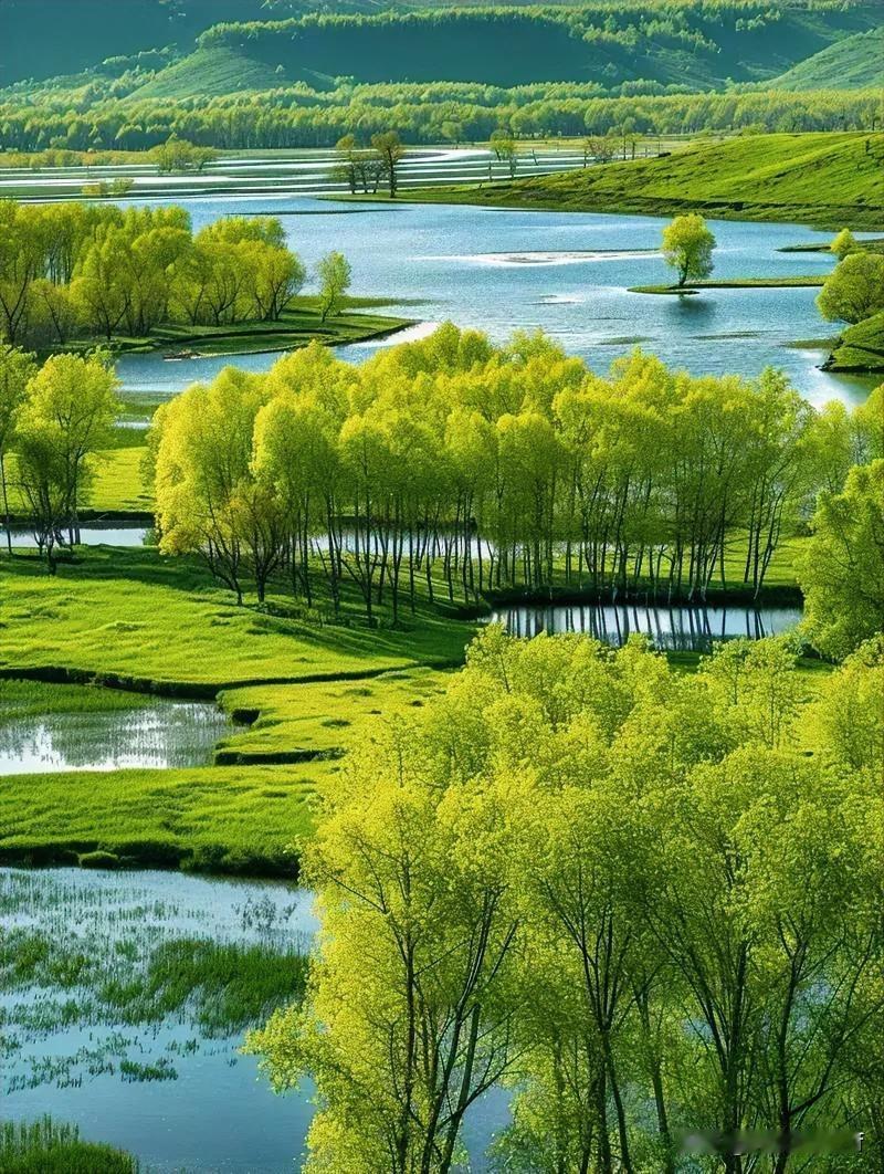 我觉得真别让熟悉的人知道自己写文章。就像我在头条发文，本盼着阅读量能多点，结果经