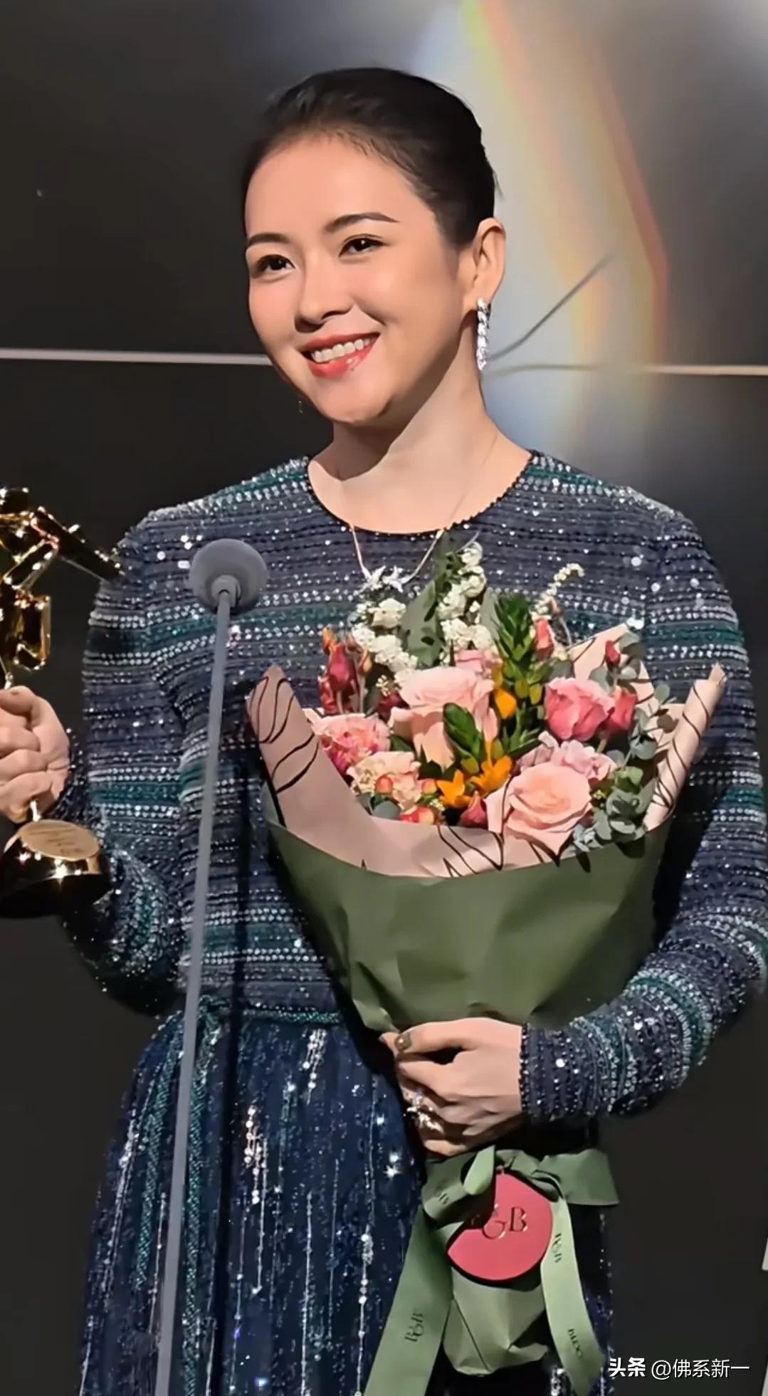 这下好了，火锅确实没白吃
章子怡这一次是真胖了，但不肿，皮肉紧实，笑容灿烂完全在