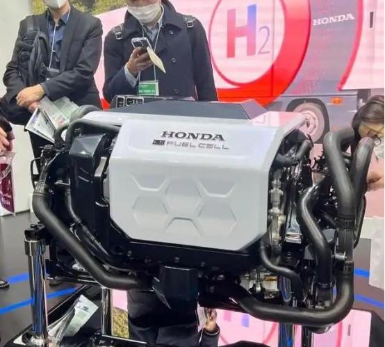 日本最先研究出了氢能电池，于是日本申请了上千个专利，独家生产，等着躺着挣钱，结果