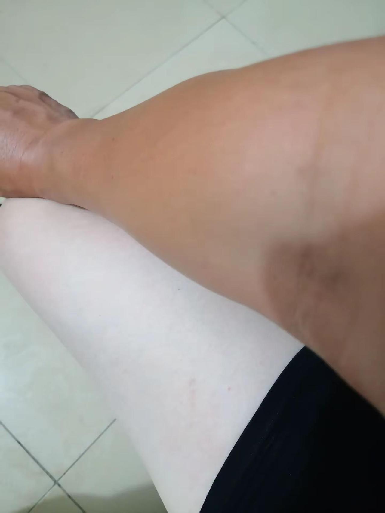 本来挺白的，今天胳膊腿一对比，这就是天生的劳碌命！