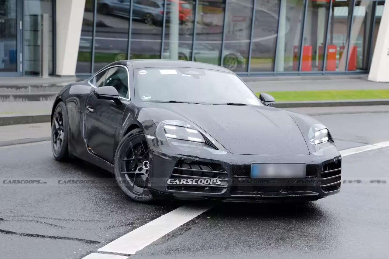 纯电 718 要凉？保时捷这波“回头草”吃得真香！
燃油版停了给电车让路，结果电