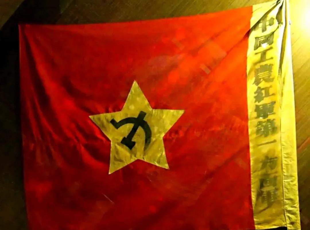 方面军和纵队是经常可以看到的作战单位，方面军是下辖几个集团军或军团的战略重兵集团