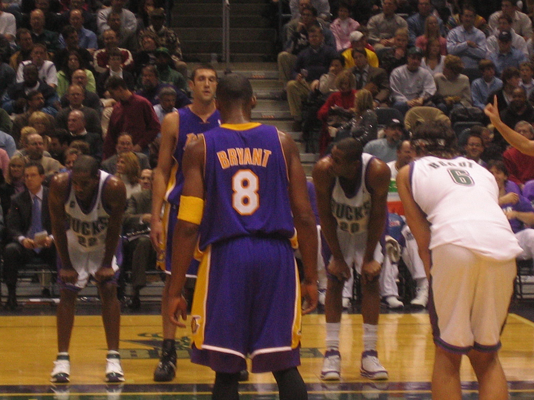 2005年12月6日 雄鹿VS 湖人 场边观众拍的到的Kobe Bryant科比