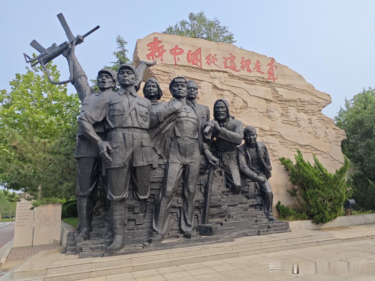 游西柏坡红色胜典景区，偌大的景区内空无一人，把媳妇吓得够呛
        在导