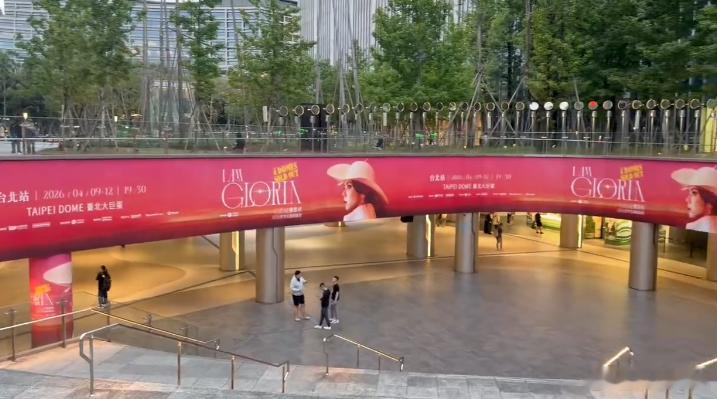 邓紫棋整整七年了邓紫棋台北有人在等 等了整整七年，邓紫棋终于再次回到台北开唱！从