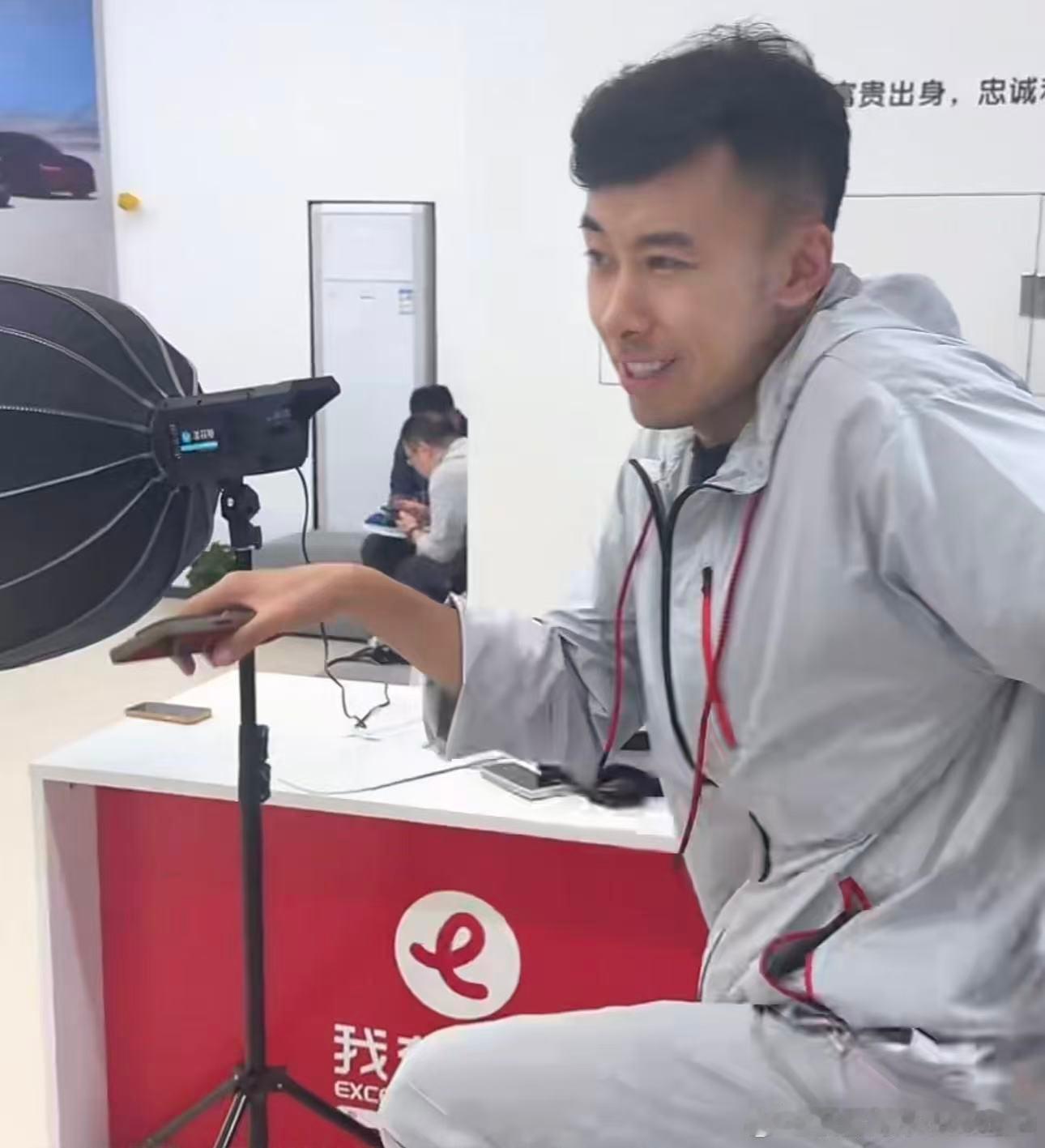 直播的时候跳舞被截图有点意思[允悲]做个表情包！ ​​​