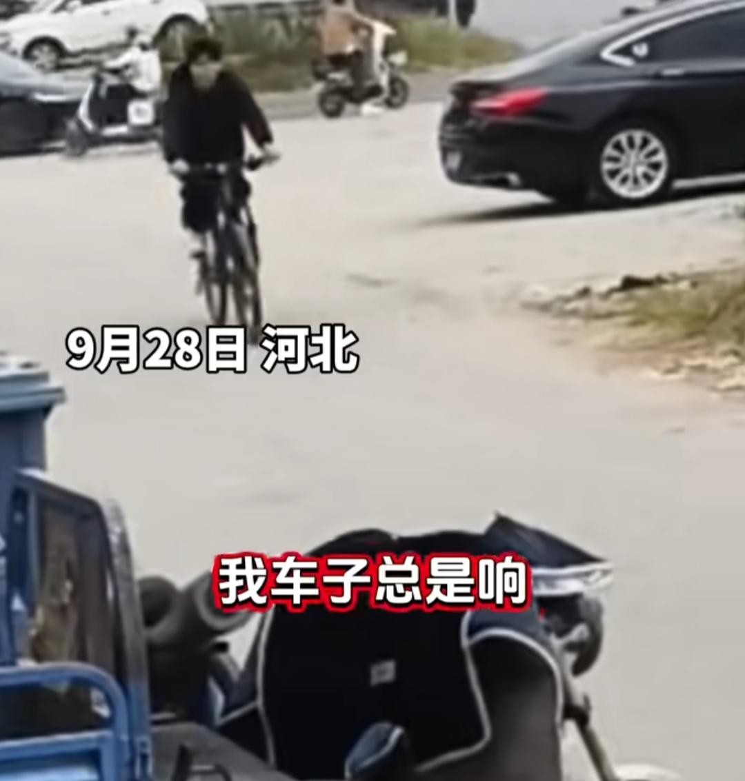 小伙子的车子有点问题，赶紧找一个修车铺看看，一过去有个男的就说他骑上去试试，看看