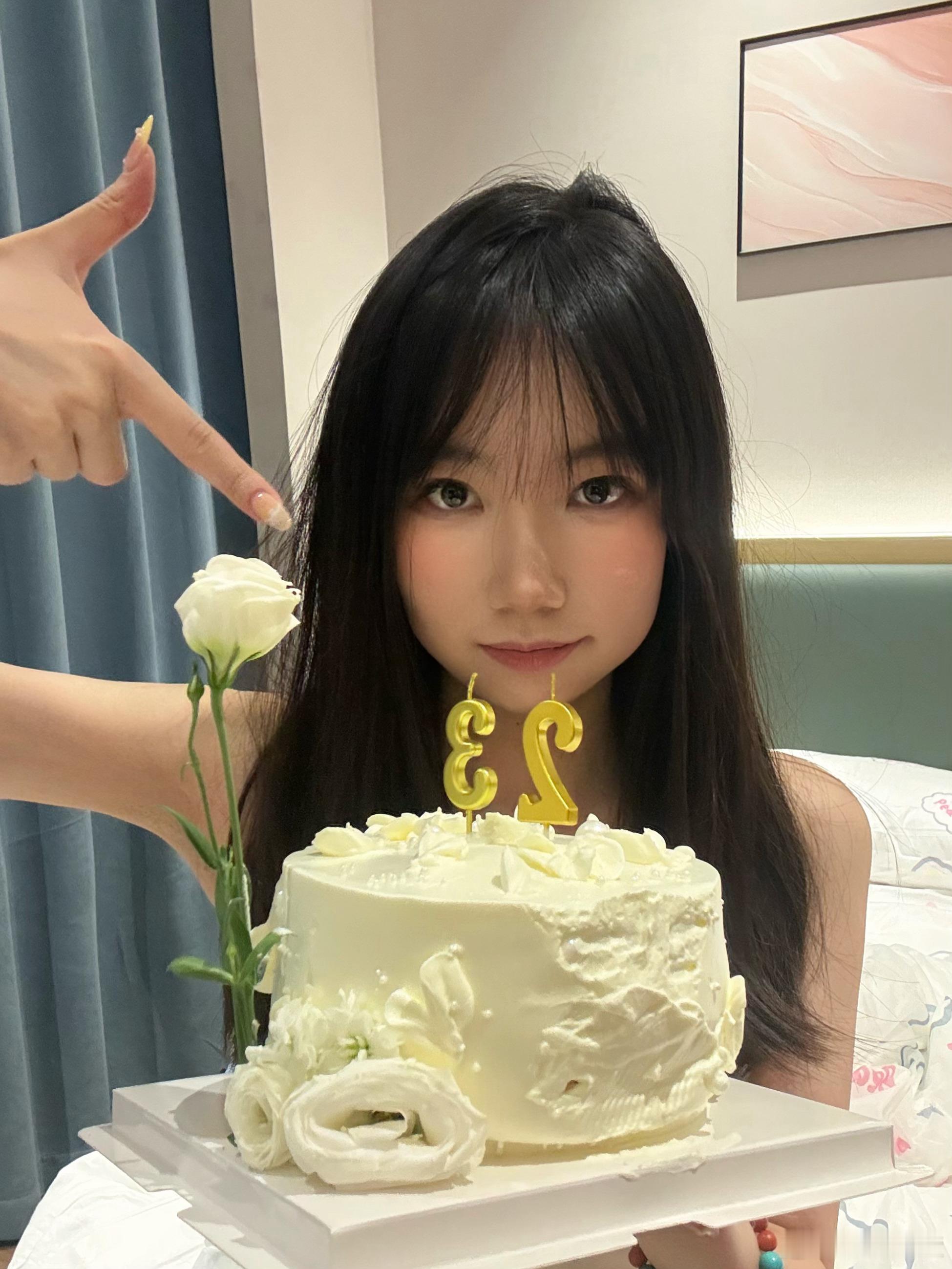 ˗ˋˏ🎂ˎˊ˗ 才二十三 ​​​