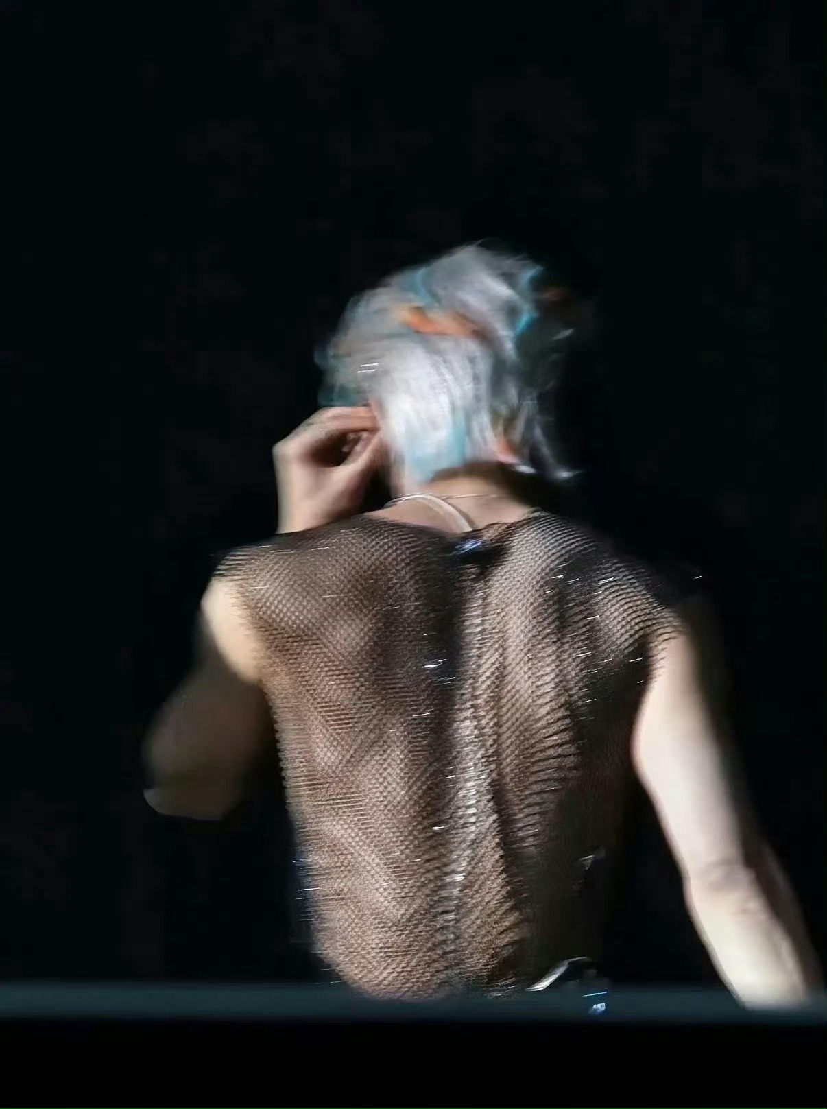 云旗不休直拍 真的脱掉了哈哈哈哈，富有且慷慨，太帅了！ 