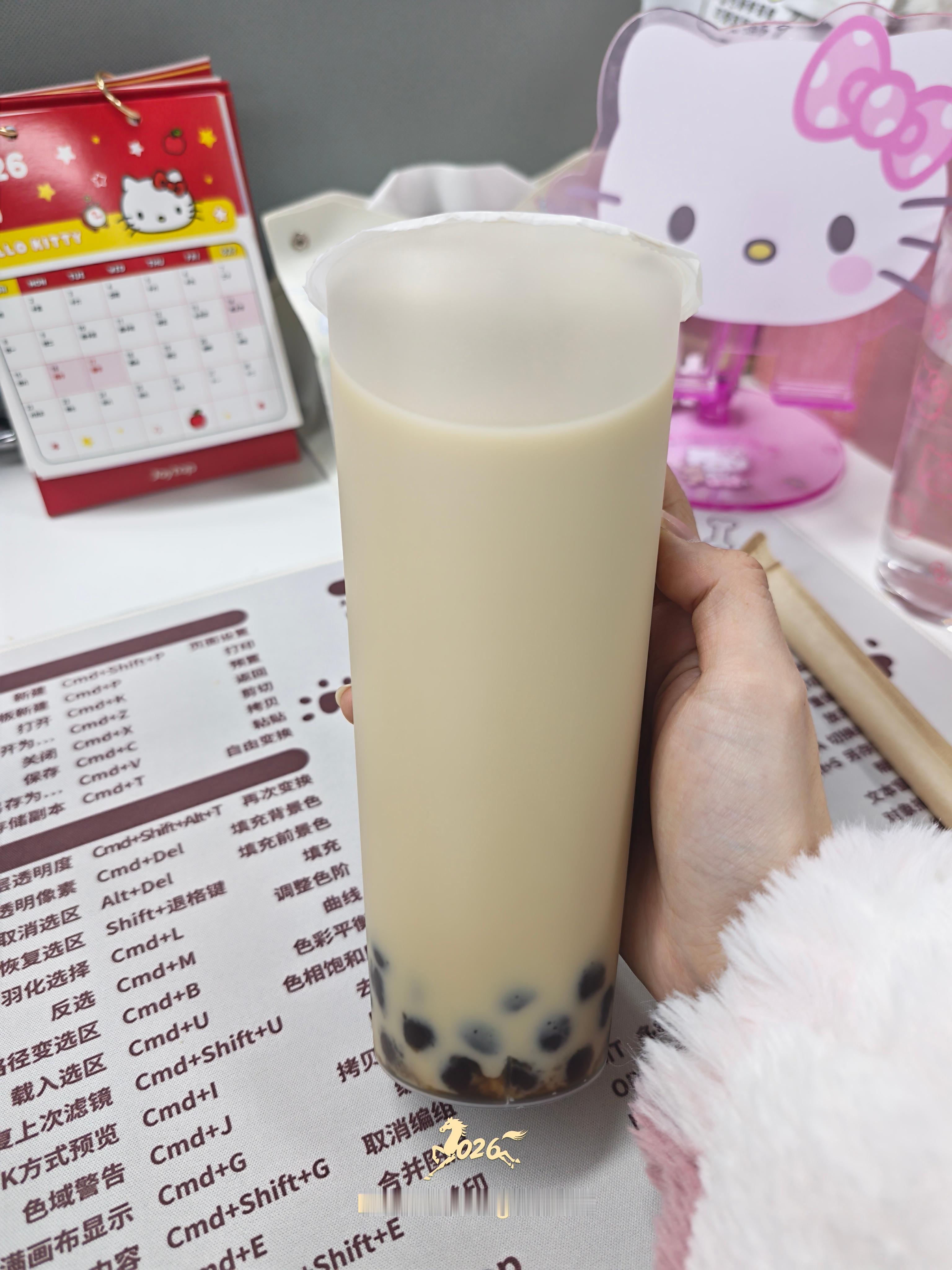 千问回应免费奶茶活动还是我们的AI懂事，懂的造福于民已经喝上了，感觉今天奶茶店要