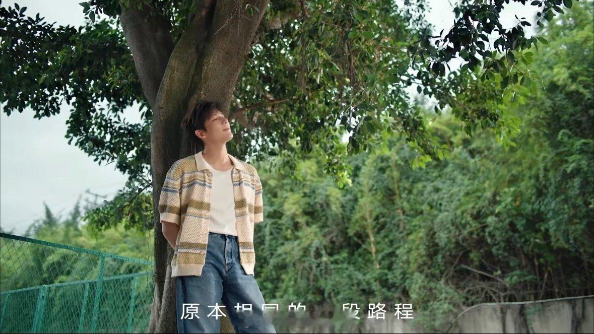 王安宇出门打车也用滴滴 采访里聊到日常出行的王安宇真实又接地气，闲暇出门时也会随