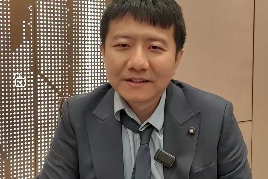 中国数学家邓煜、王虹获得菲尔兹奖。
我们要如何看待我们华人数学家获奖呢。
说心里
