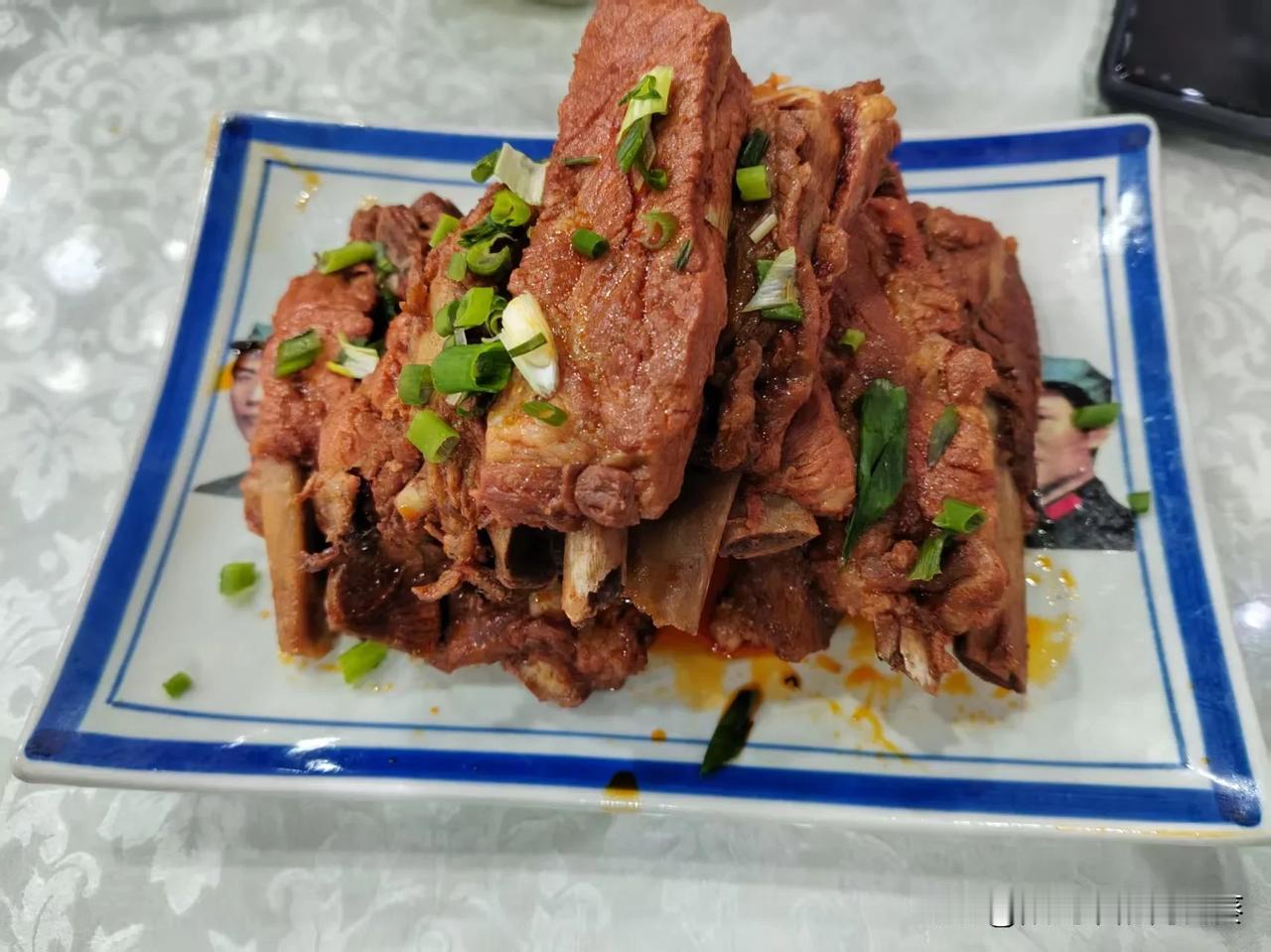 💥在陕西岐山，解锁排骨的神仙吃法——臊子排骨！
 
酱香浓郁的排骨裹着岐山臊子