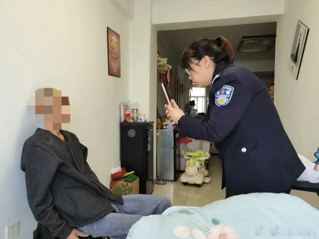把窗口搬到病床前，让办证不再有距离兰州盐场路派出所暖心服务解民忧 72岁的金大爷