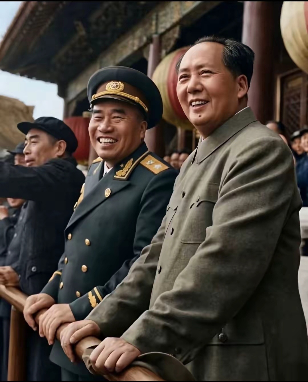 他们的笑容让人如沐春风。 