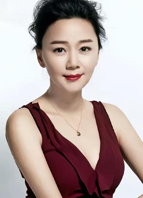2000年，王一楠与高鑫步入婚姻殿堂，婚后育有一女。如今，二人婚姻稳定幸福，携手