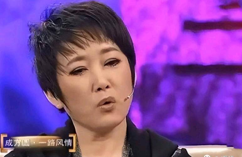 前两天刷手机，无意间刷到一组成方圆的近照，我盯着愣了半晌，心里直犯嘀咕：这真是当