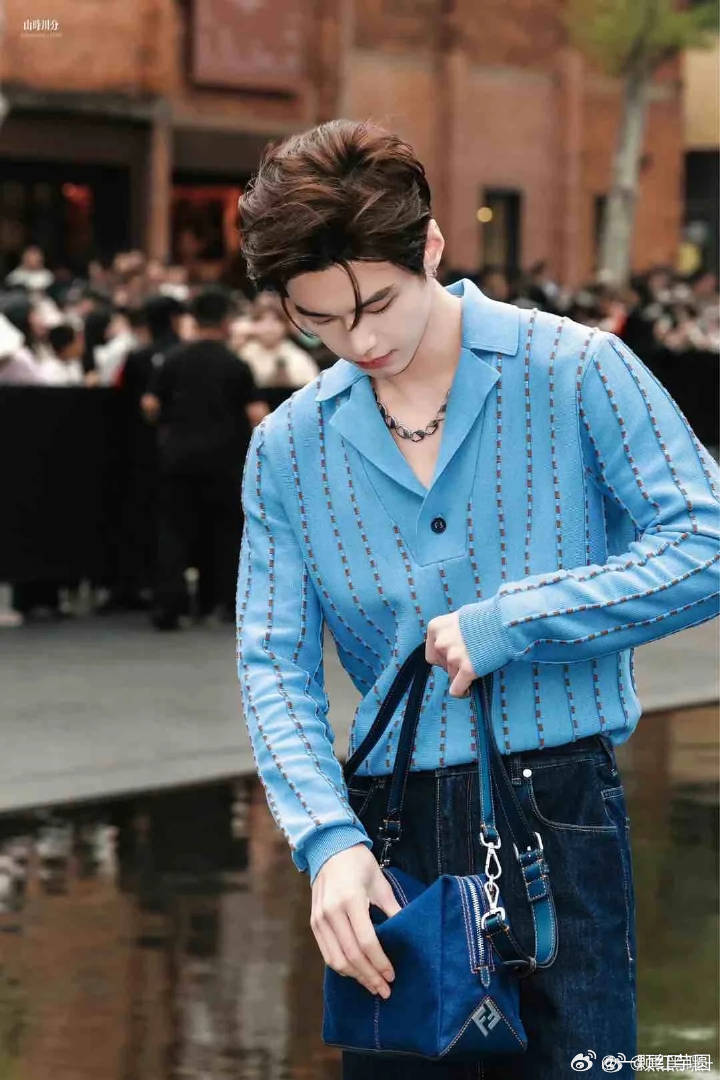 何与 今天FENDI活动！谁的蓝朋友帅成这样！！ 