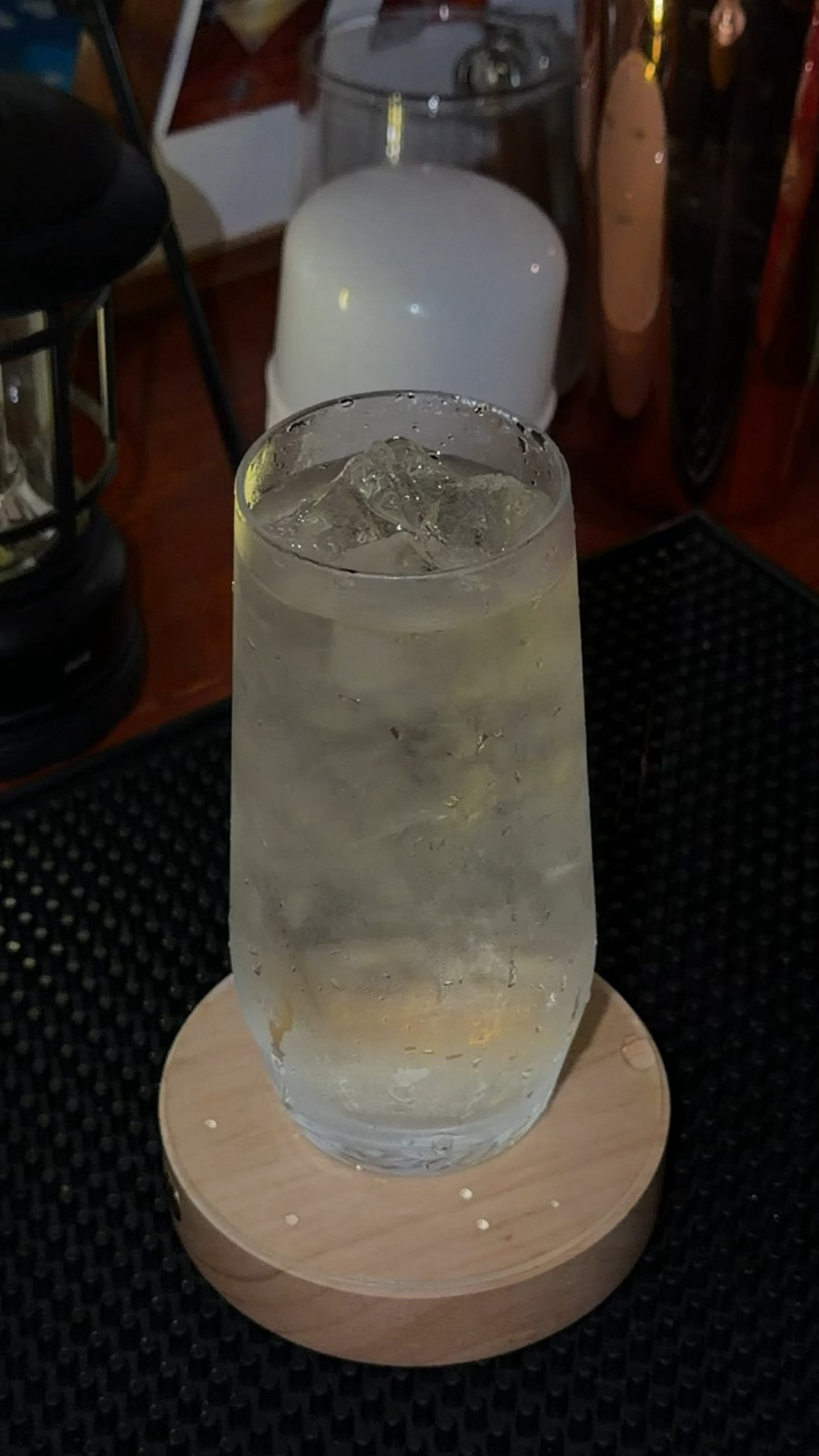 就让边健身边喝酒的我们……今天又在瞎调瞎喝了 听说会得到脂包肌 不管了内啡肽和多