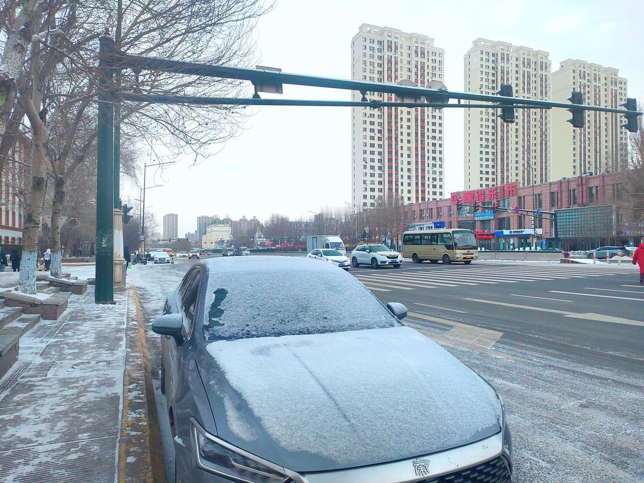 放假去了趟博物馆的建设鞋城，没啥人买鞋，甚至溜达的人远没有商家人多，离远远看到一