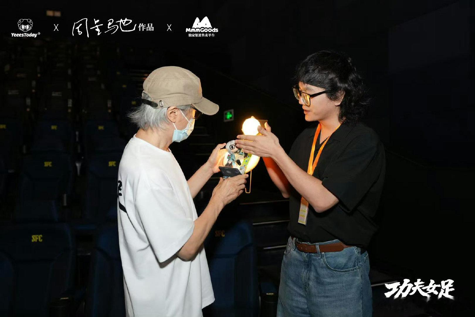 影迷与周星驰双向奔赴了属于周星驰与影迷之间的浪漫谁的青春不是被星爷的电影一路陪伴