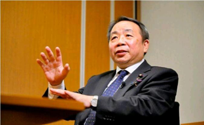 石平表示， 我8月15日参拜靖国神社这件事，似乎在中国成了大新闻，但是一些中国人