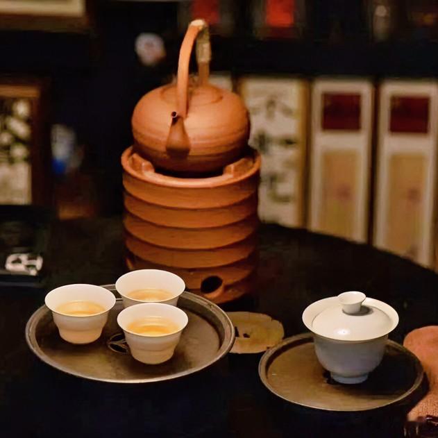 泡一壶好茶什么最重要?

水烧开，投几片茶叶，看它们在热水中慢慢舒展。不必刻意，