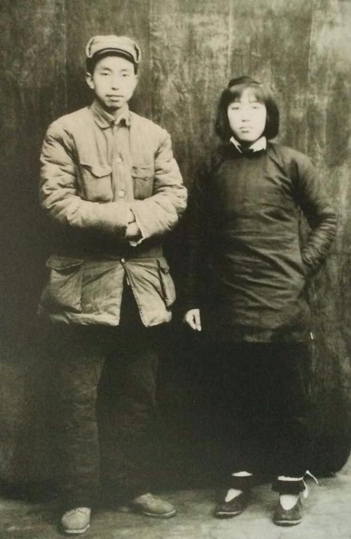烽火结缘：华国锋与韩芝俊革命年代的“双向奔赴”。
 
1948年的山西盂县，正是