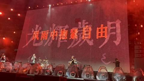 普洱的歌手们实力不凡，一人一首代表作燃爆全场，live表现超稳，这场演唱会似“无