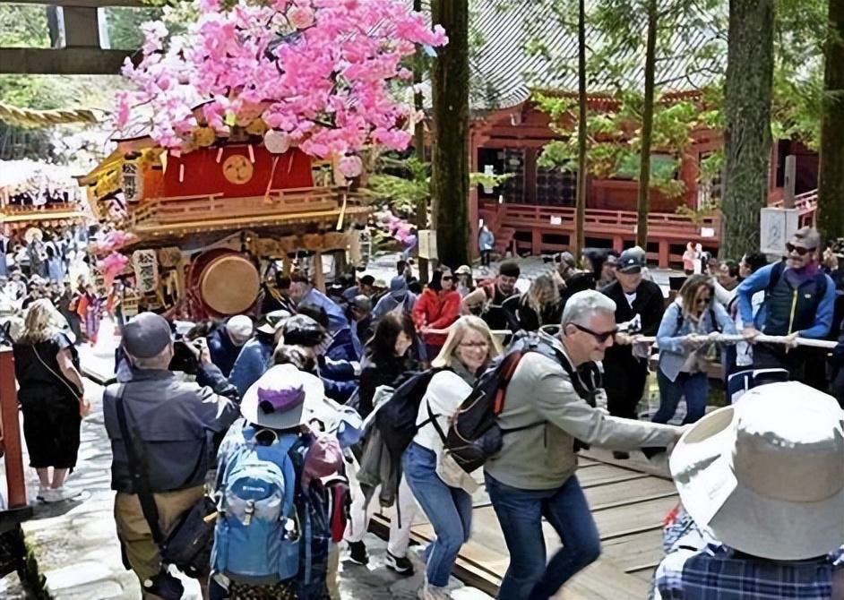 大批中国人仍然去日本旅游，日媒追问时，他们的回答太扎心了！

说白了，日本旅游现