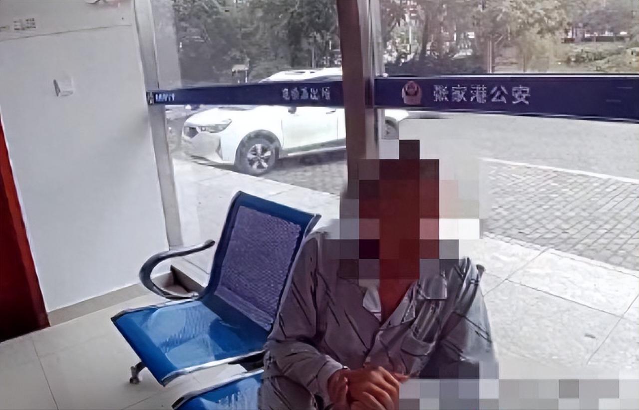 两天骑车百公里！上海六旬老人骑共享单车跨城走失，在张家港被平安寻回。塘桥派出所民