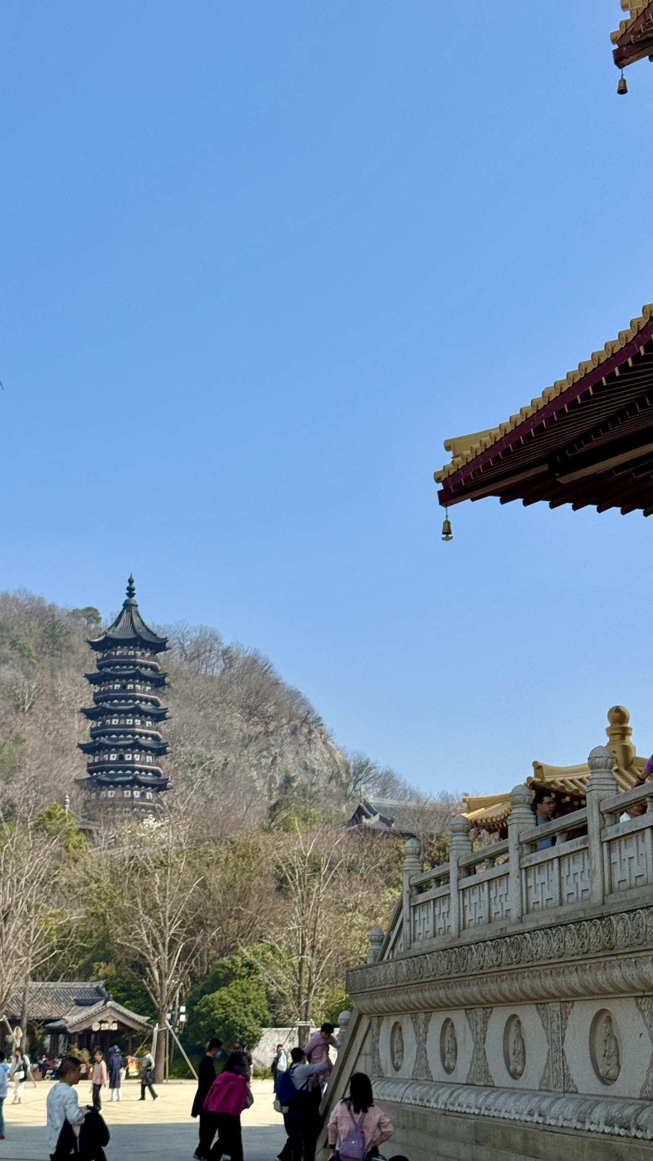 分享你随手拍的风景位于南京江宁区，因双峰似牛角得名，又称天阙山，4A级景区。