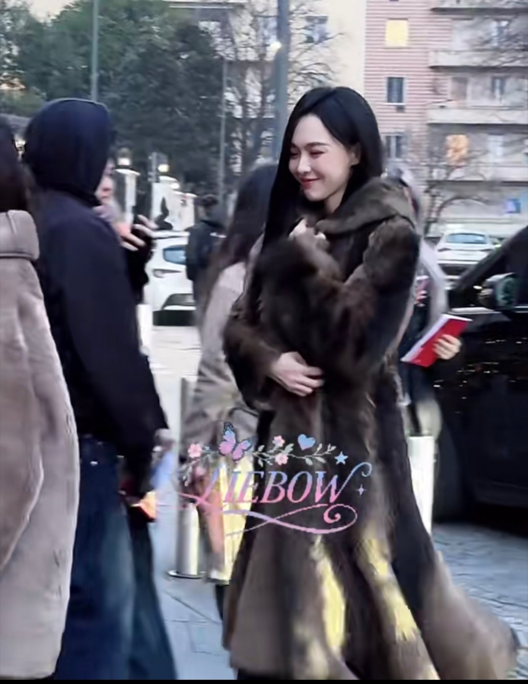 黑长直太好看了我丢仿佛看到了15年的唐嫣