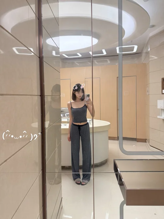 要开心要每天都开心要随时都开心对镜子拍照