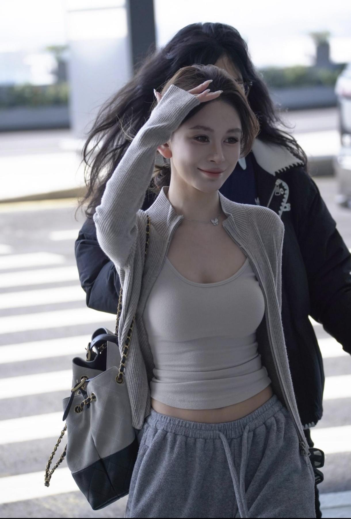 普通美女拍照能有多好看? 分享那些令人心动的女神照 这是哪位大明星啊？灰色衣服挺