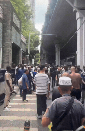 感觉现在越来越国际化了，到处都是外国人。就这场面，谁见了都得惊掉下巴！